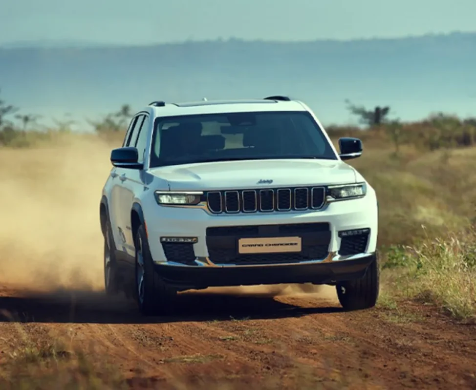 Jeep Grand Cherokee interior features and comfort- off road images 
