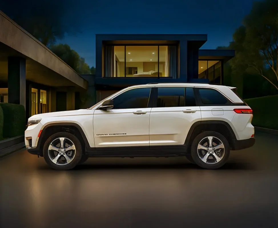 Jeep Grand Cherokee interior features and comfort- jeep grand cherokee side view 