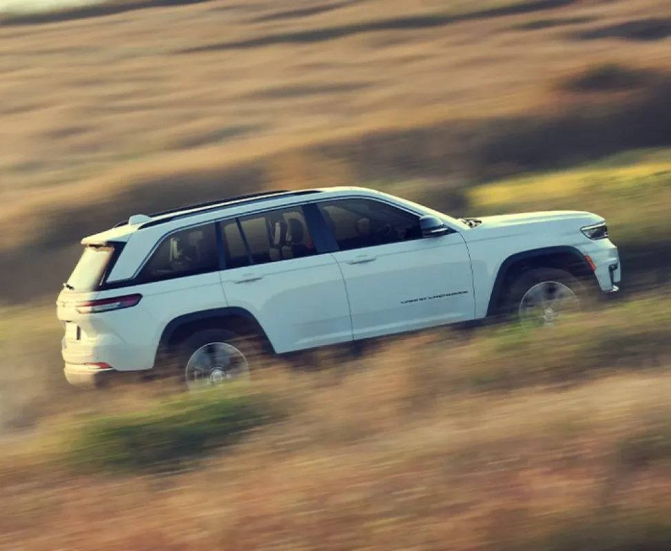 Jeep Grand Cherokee interior features and comfort-
Side view 