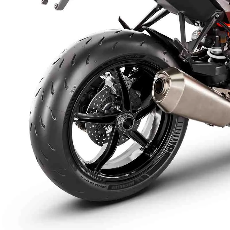 duke 1390 Price and mileage in india 2026